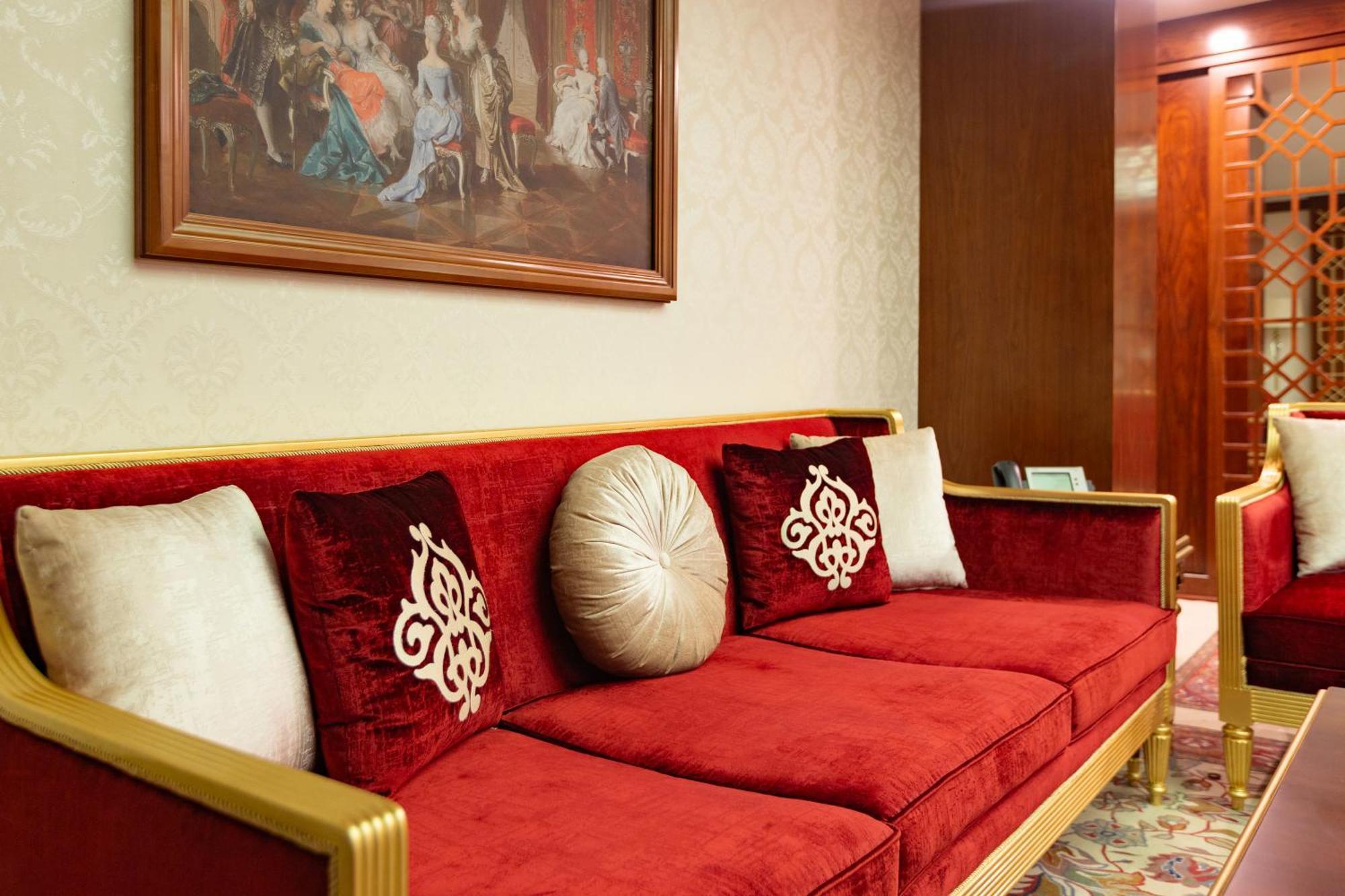 Cristal Erbil Hotel Exterior foto A sofa