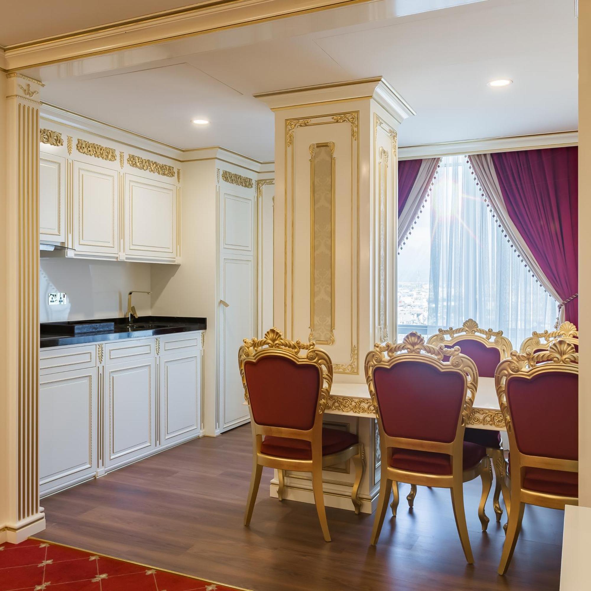 Cristal Erbil Hotel Exterior foto A kitchen in a suite at the hotel